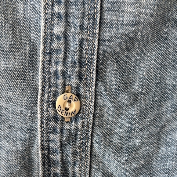 GAP Blue Button Down Shirt Classic Denim Style - Picture 2 of 3